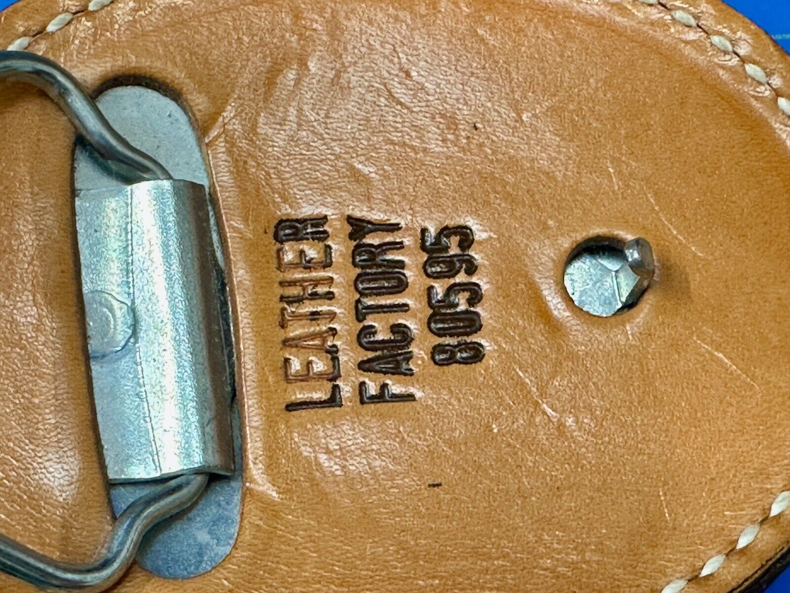 Beautiful Leather Factors Western oval mixed color / tooled Belt Buckle