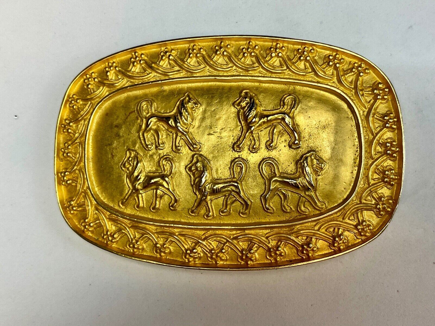 almost 5" wide, Doreen Ryan THE LION  - DR94 Vintage belt buckle 