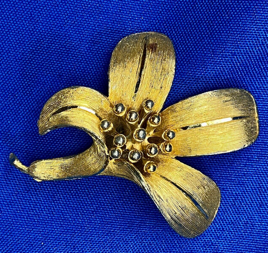 Vintage BSK Lily Flower Gold Tone Brooch Pin Costume Jewelry