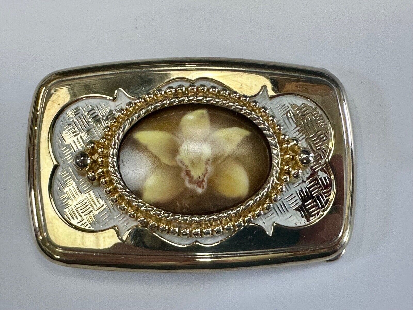 Vintage cabochon cab style flower centerpiece beautiful gold tone belt buckle