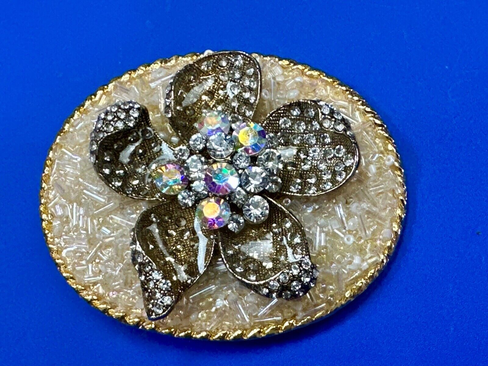 Beautiful chunky goldtone flower centerpiece in rhinestone accented belt buckle