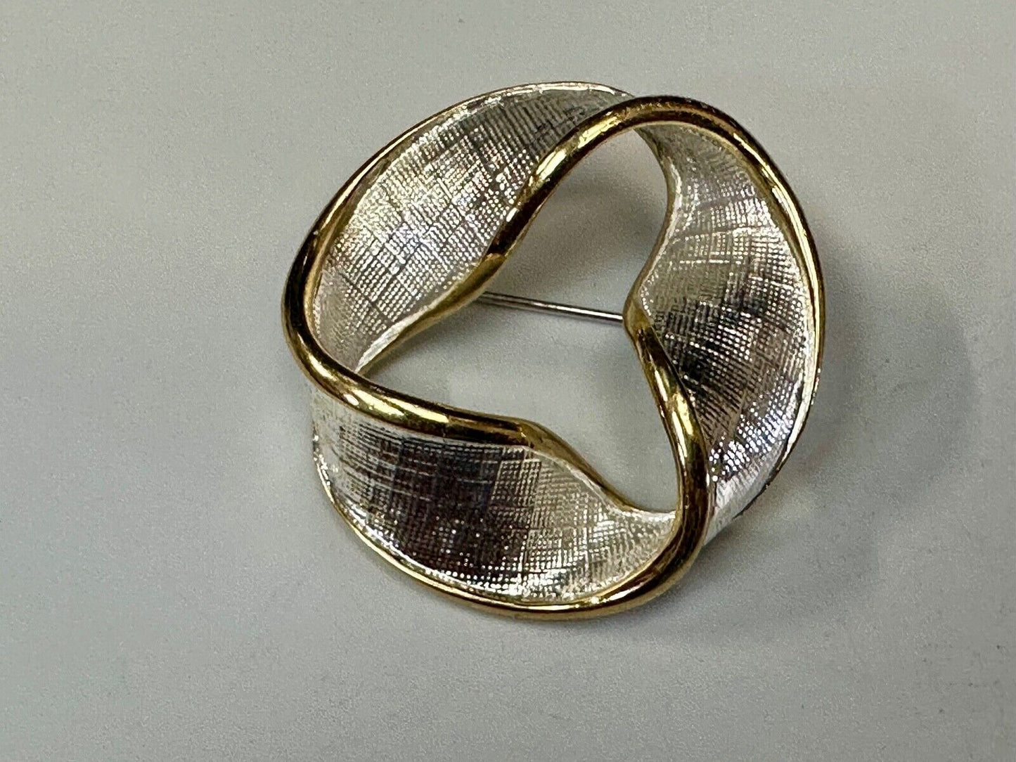 Twisted circle pattern Napier signed vintage two tone brooch pin