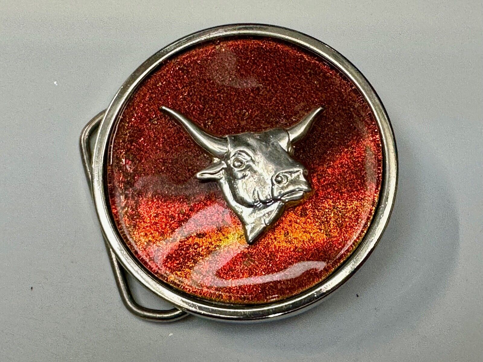 Texas Longhorn - Silver tone dimensional Steer on round retro red Belt Buckle