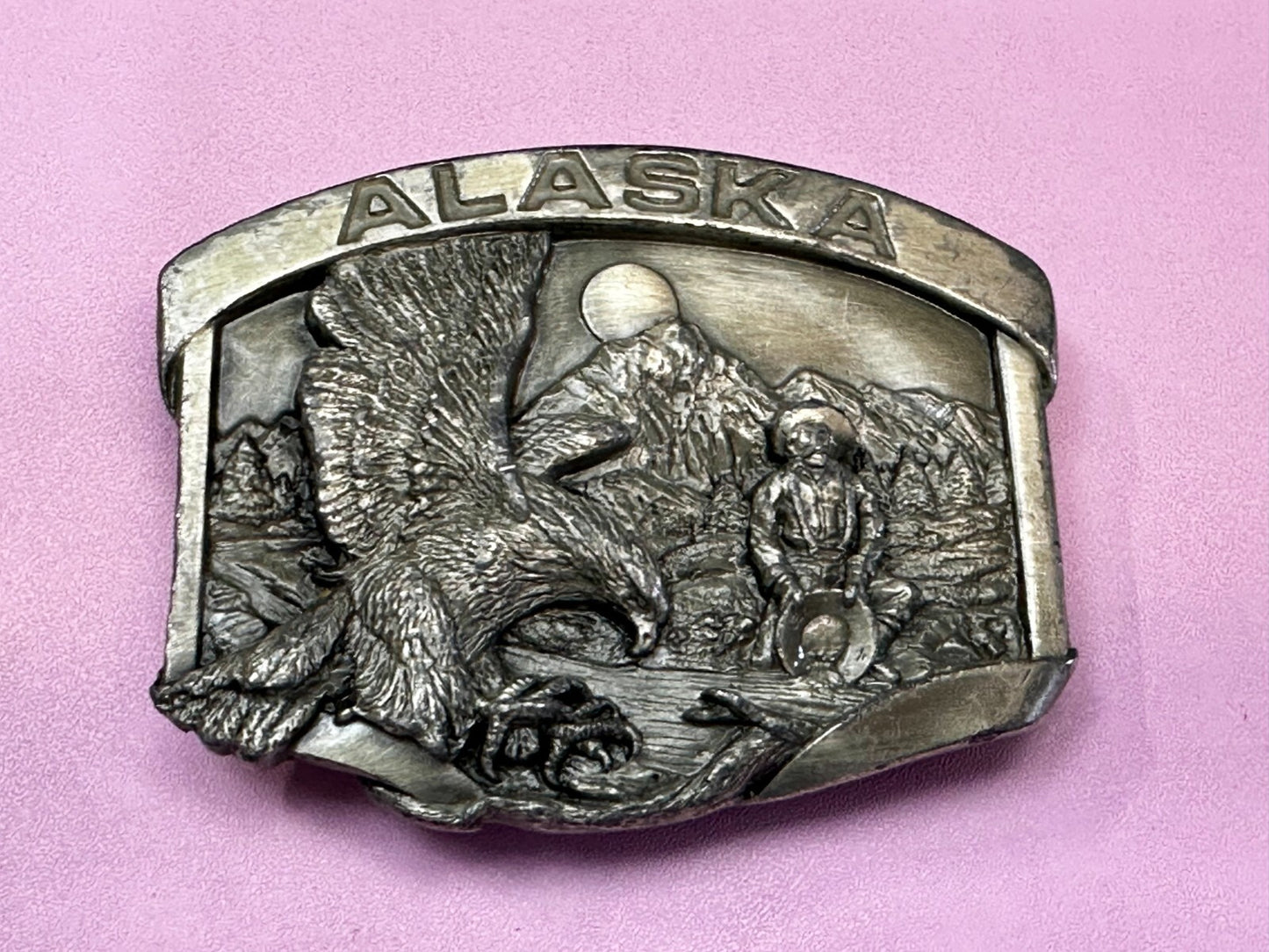 ALASKA Gold Panning Miner Eagle Mountain Scene Vintage 1984 Siskiyou Belt Buckle