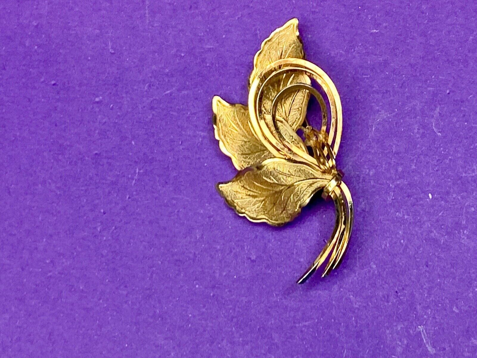 Vintage Etched Three Leaf Jewelry Gold Tone Brooch Pin Signed Turin?