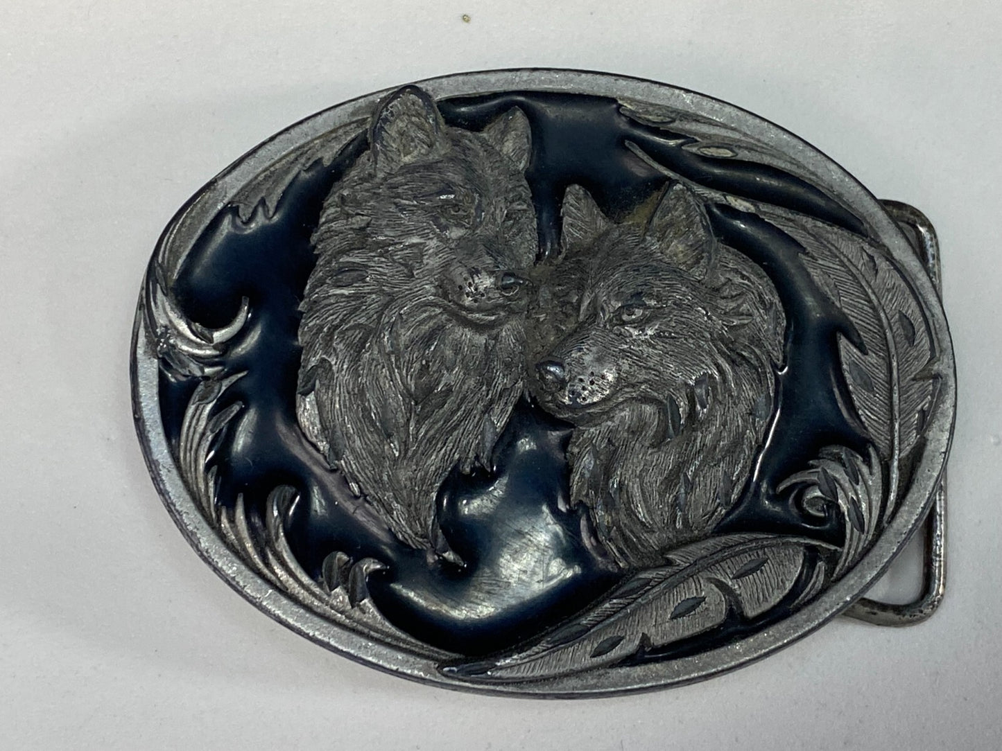 Two Wolves Native American Indian Feathers Vintage 1997 Siskiyou Belt Buckle O-3