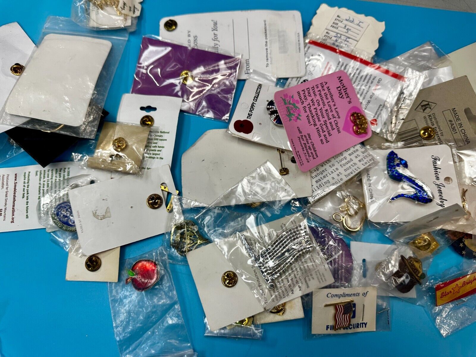 Vintage & Modern NOS Brooches & Pin's Resale Bulk Lot, Junk Drawer Grab Bag