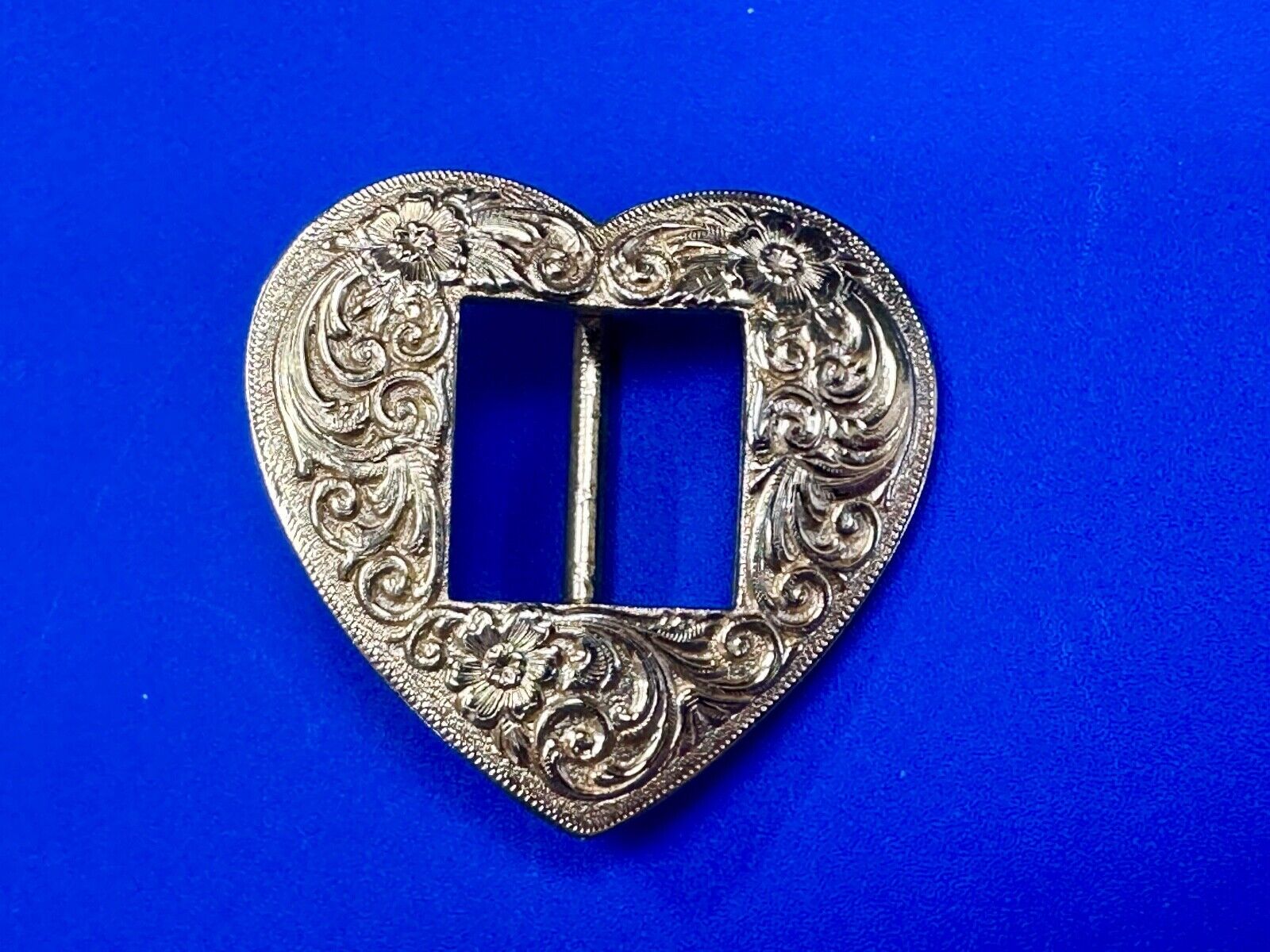 Tiny Gold tone heart shaped western ornate flower swirl belt buckle
