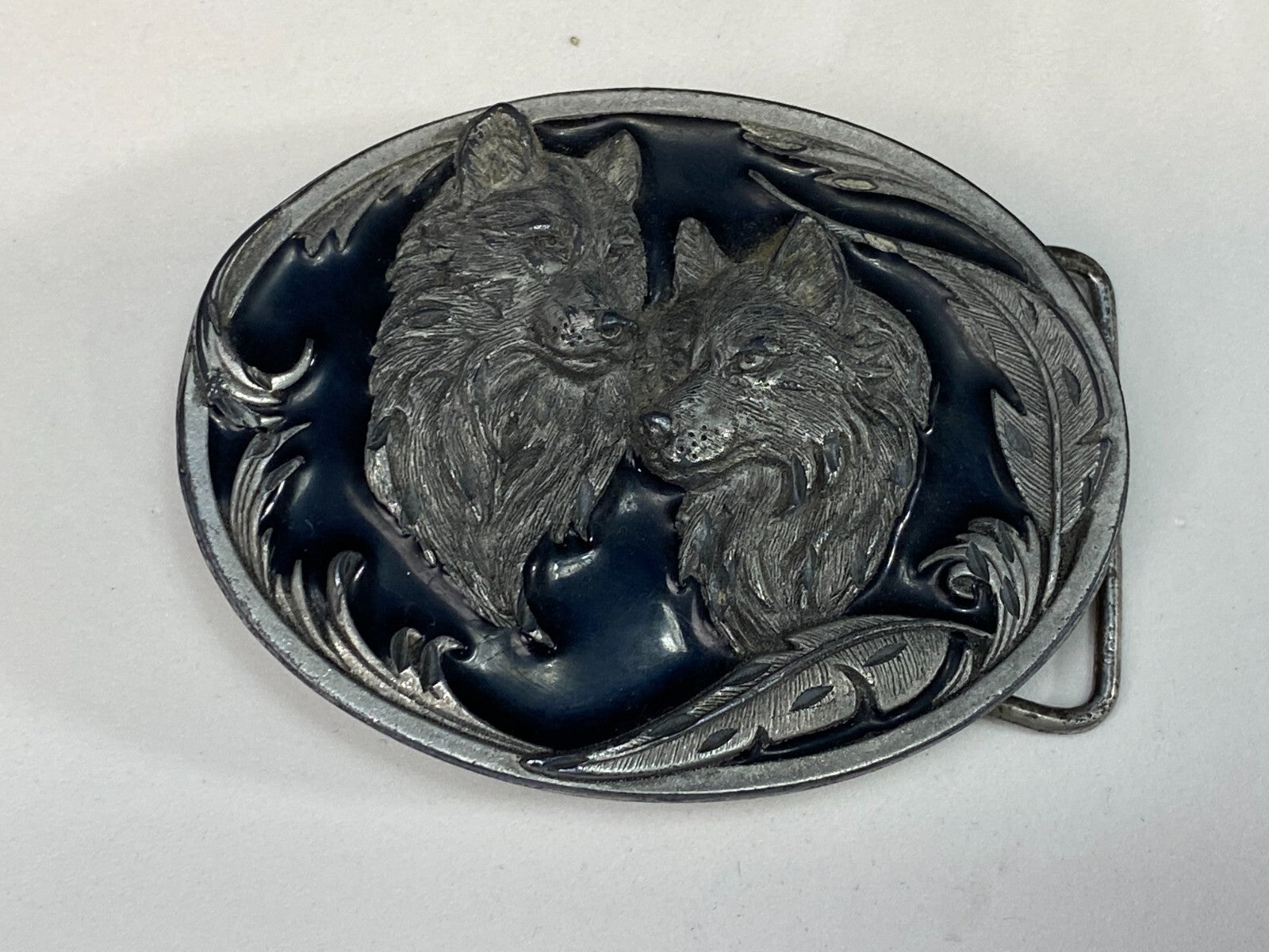 Two Wolves Native American Indian Feathers Vintage 1997 Siskiyou Belt Buckle O-3