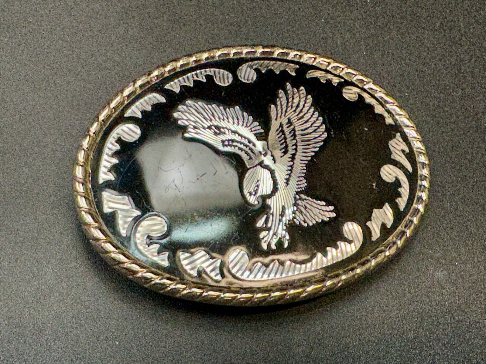 unique flying hunting diving EAGLE western Silver & black color belt buckle - W