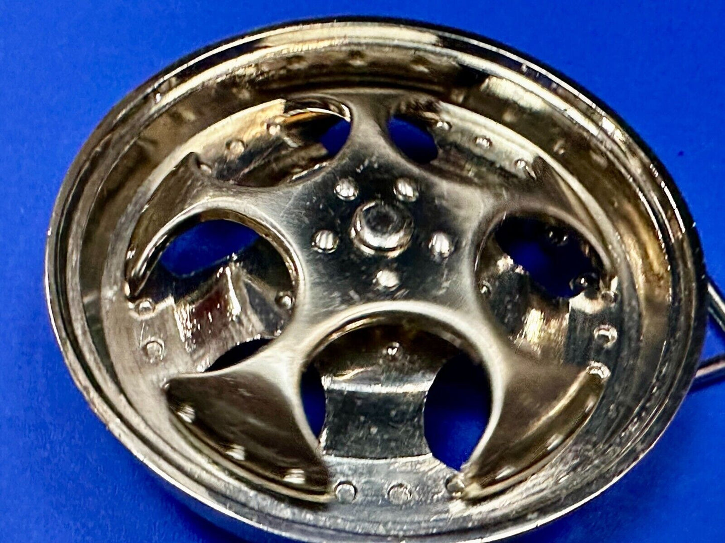 Unique Spinner Car Truck Wheel Rim See Through Silver Tone Round Belt Buckle
