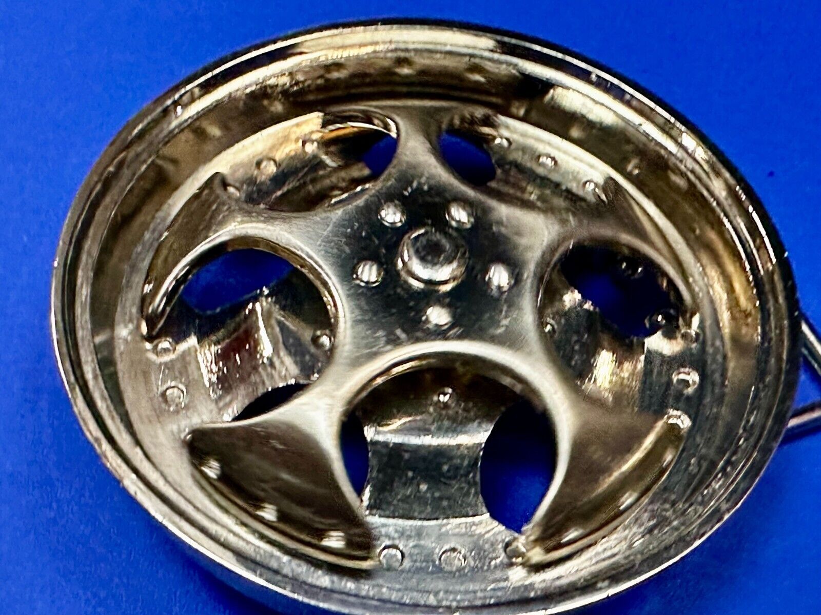 Unique Spinner Car Truck Wheel Rim See Through Silver Tone Round Belt Buckle