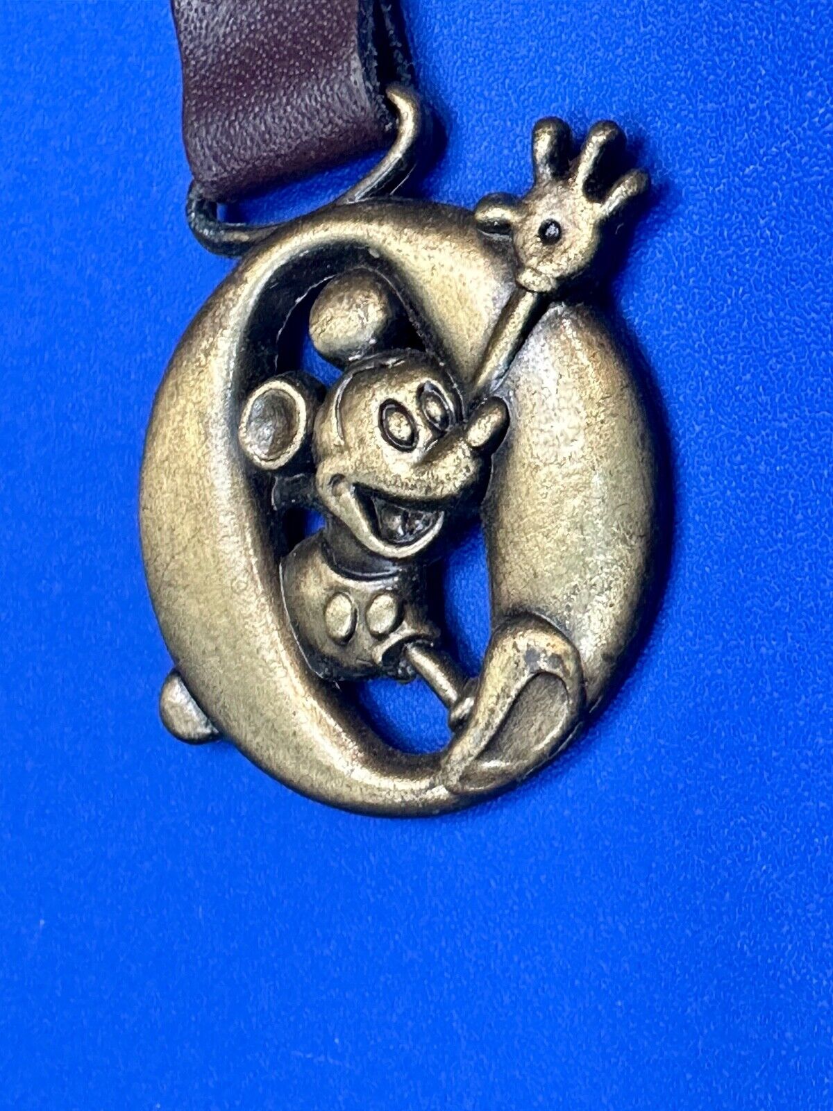 VINTAGE LETTER INITIAL O  MICKEY MOUSE DISNEY KEYCHAIN BRASS and LEATHER FOB