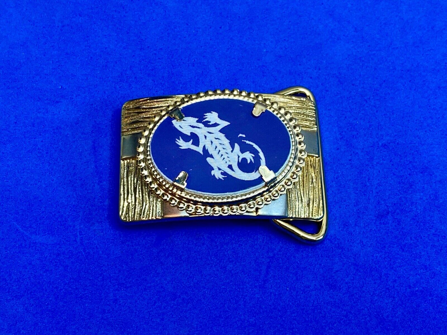 Unique Lizard, Reptile Crocodile As Centerpiece On Gold Tone Belt Buckle 