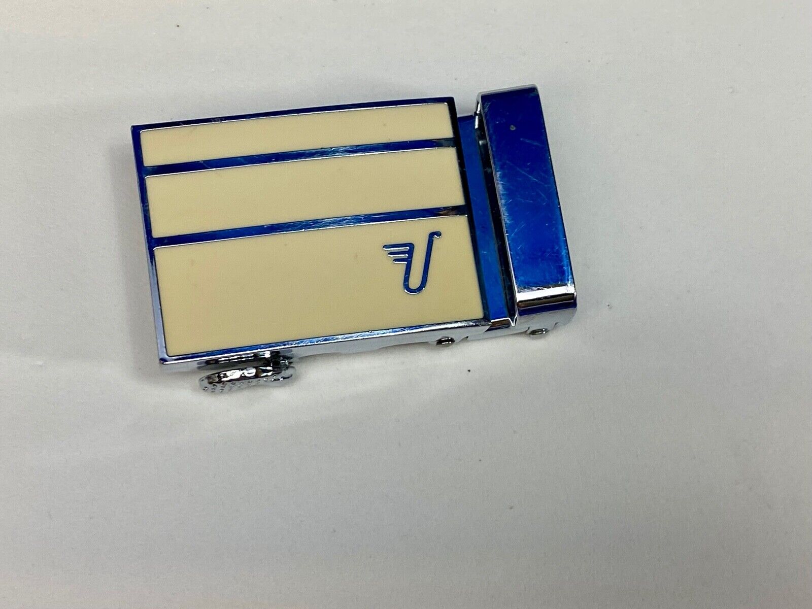 Unknown to me, Cream & silver color lines automatic slide belt buckle   U?  V?  
