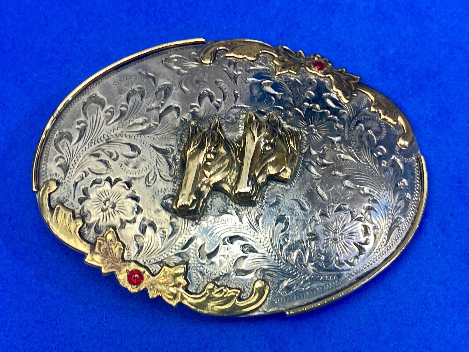 Beautiful & Quality!  Vintage horse head Bust Flower Swirl 4" belt buckle 
