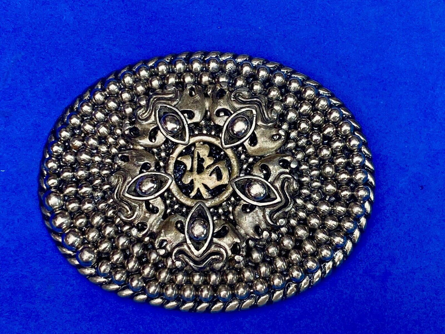 Unique Textured Silver Tone Metal Western Oval Belt Buckle 