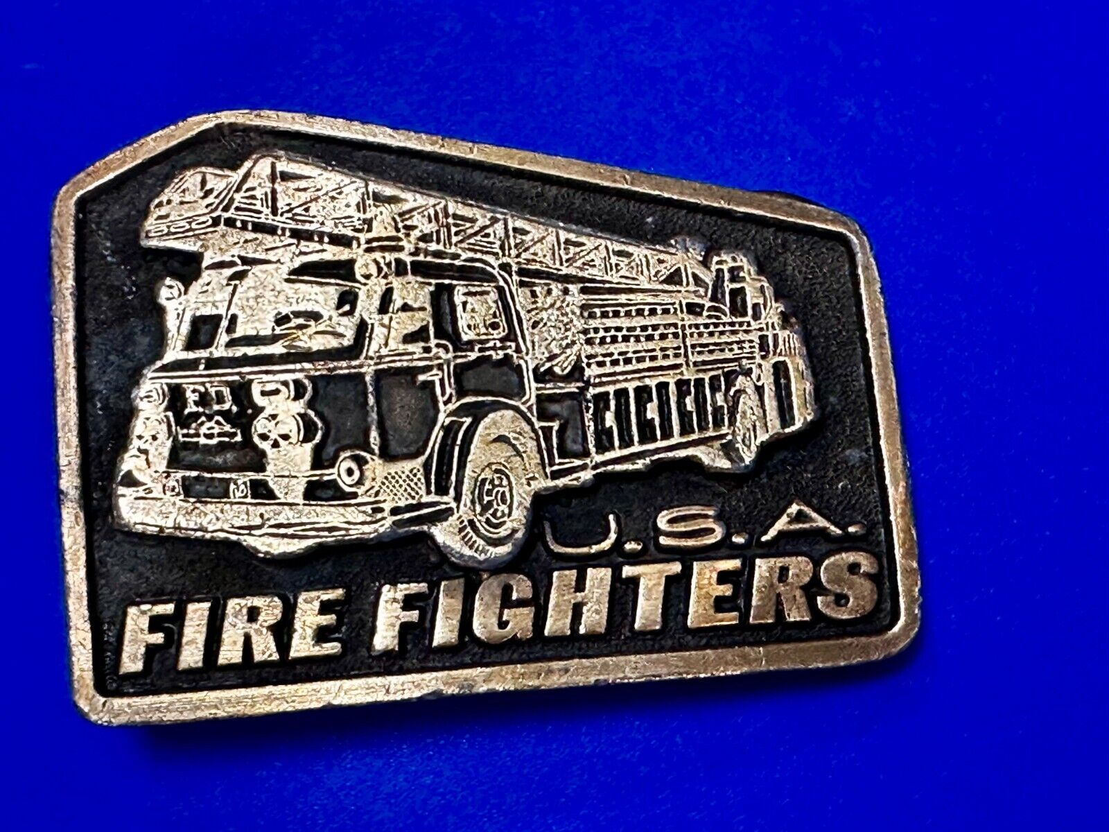 USA Firefighters Fire Truck Fireman Vintage Gold Tone Commemorative Belt Buckle