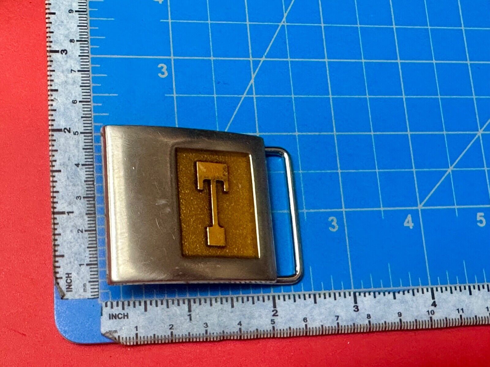 Vintage  Lee N.Y. U.S.A. belt buckle Initial letter" T " accessory monogram