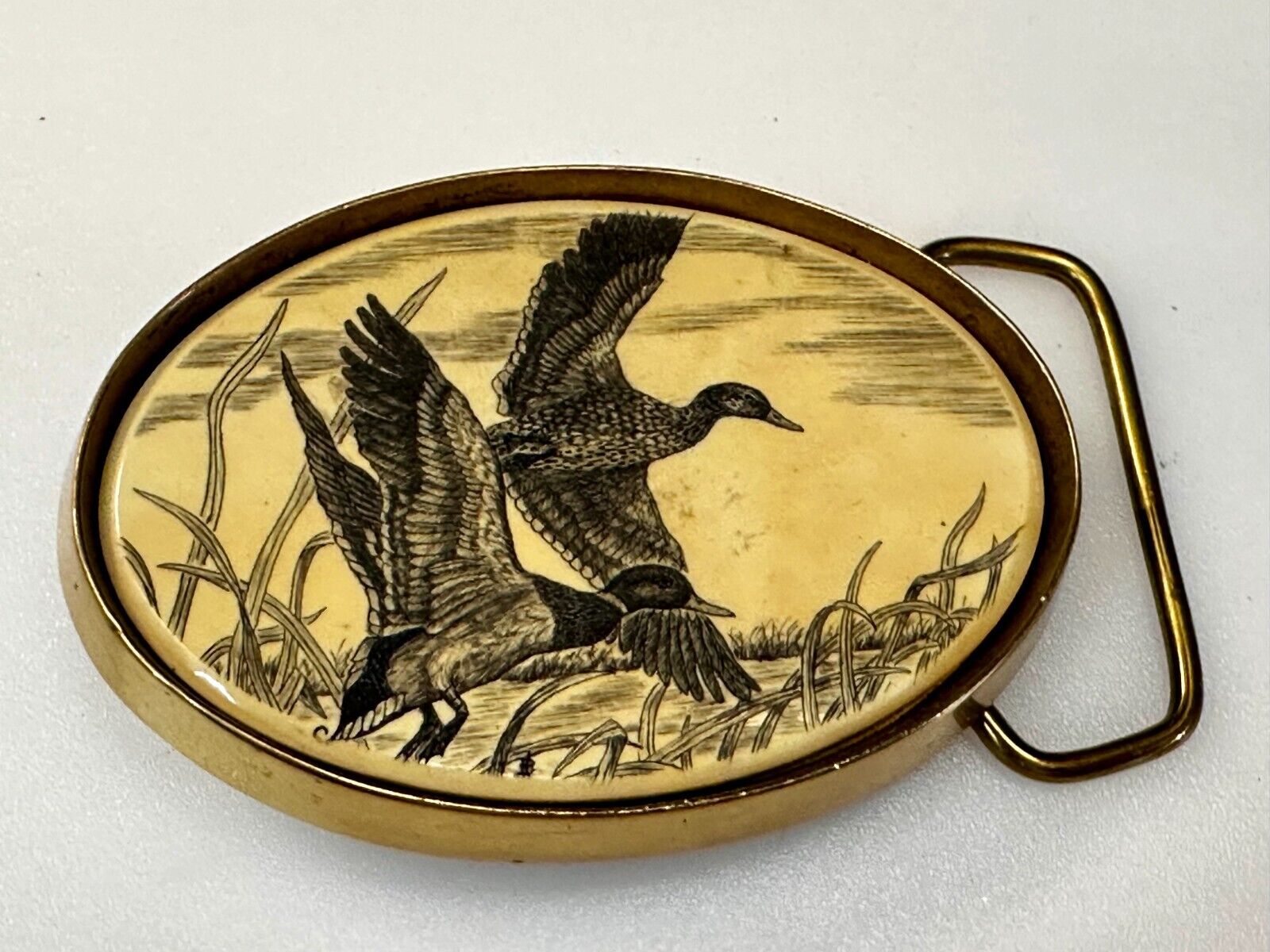 Two Flying Duck Mallards Faux Scrimshaw Solid Brass VTG 1983 Barlow Belt Buckle