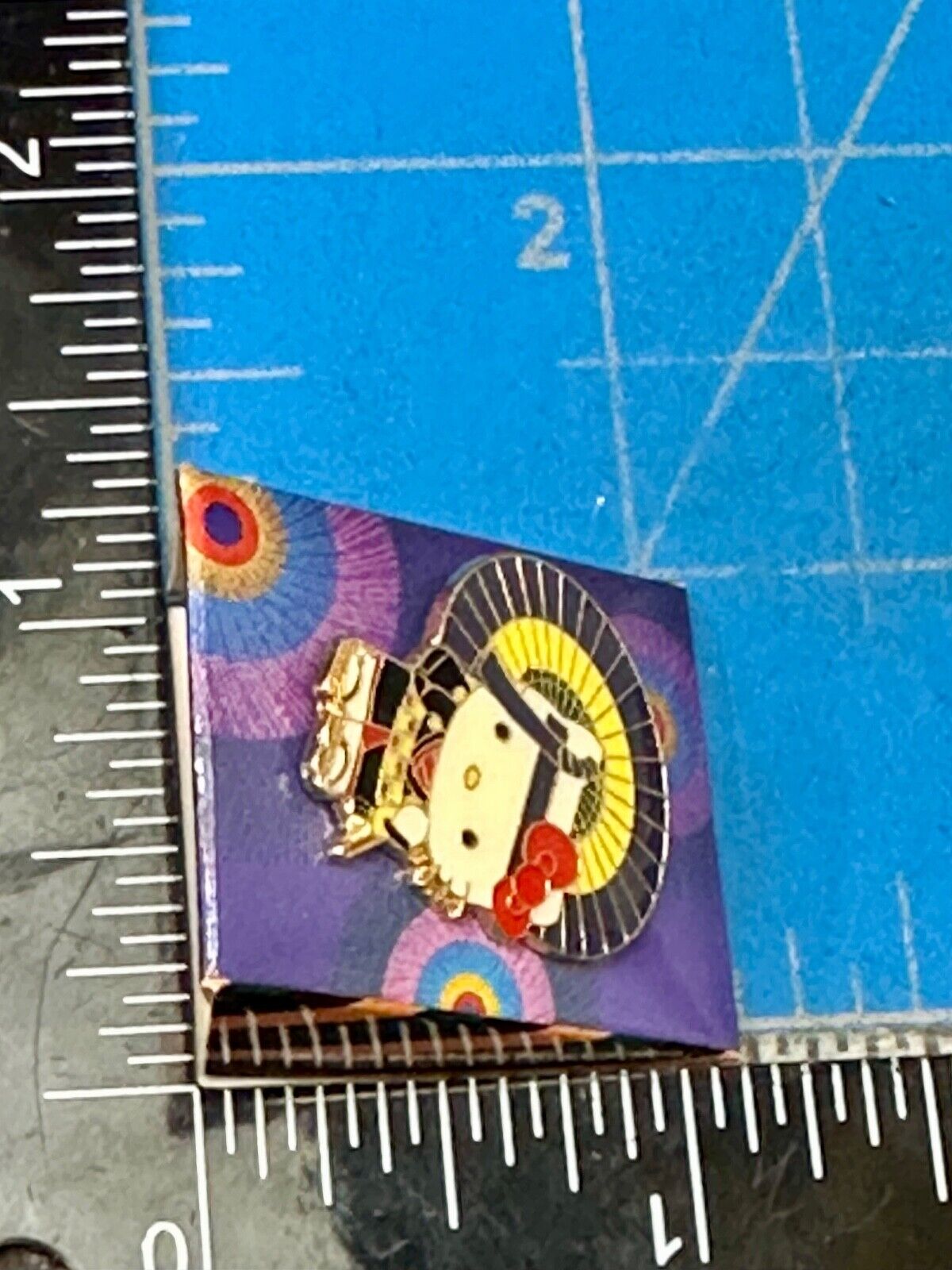 Adorable Hello Kitty W Umbrella Sanrio Family Characters NOS Japan lapel pin