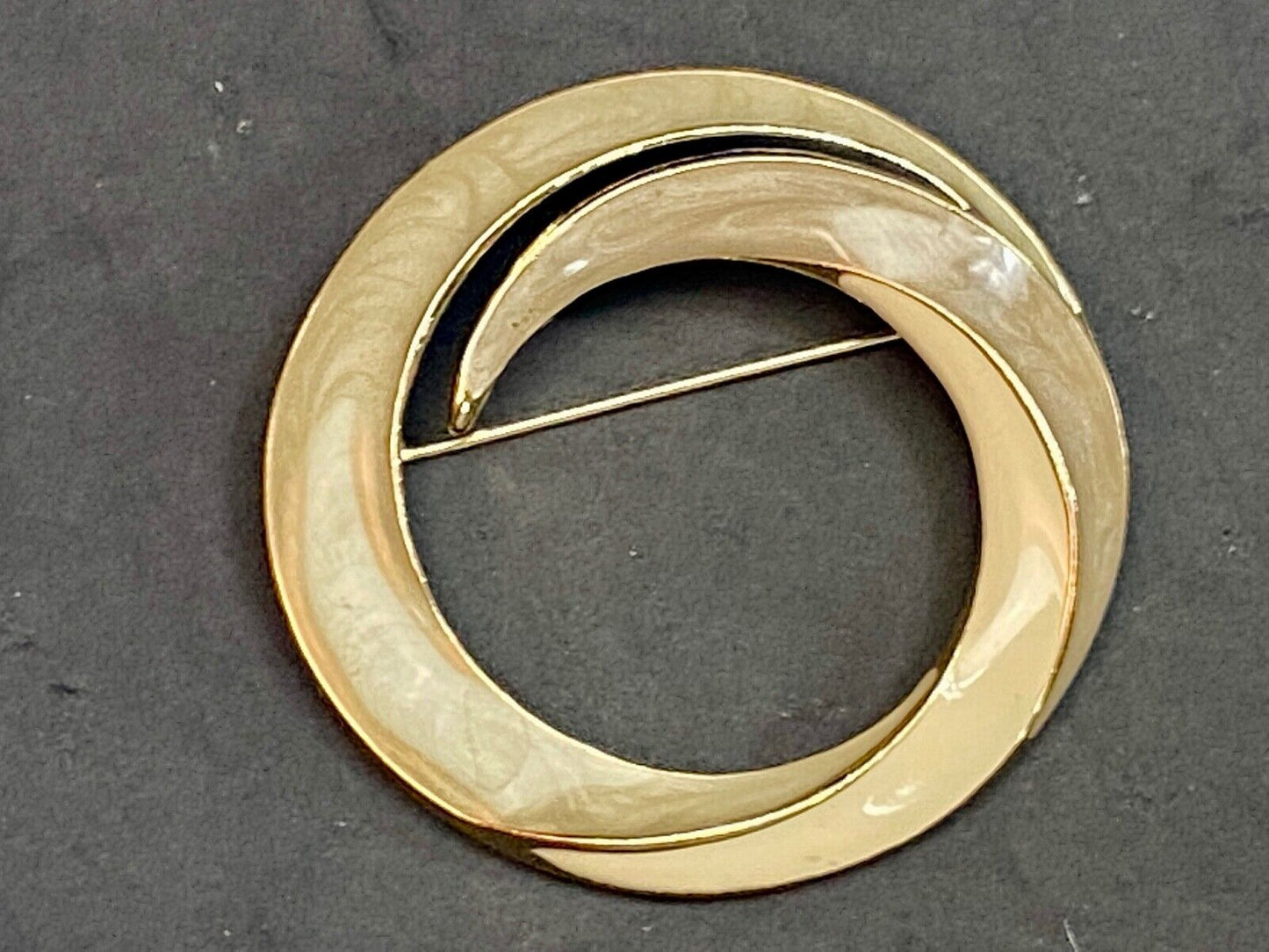 Vintage Trifari Brooch Pin Taupe Beige Cream Nude Enamel Swirl Circle Gold Tone 