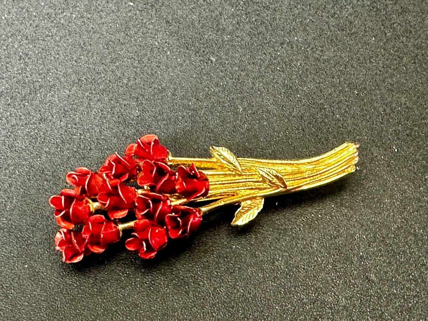 Valentines Day Gift? Red Roses Bouquet Gold Tone Brooch Pin Vintage Signed DM 97