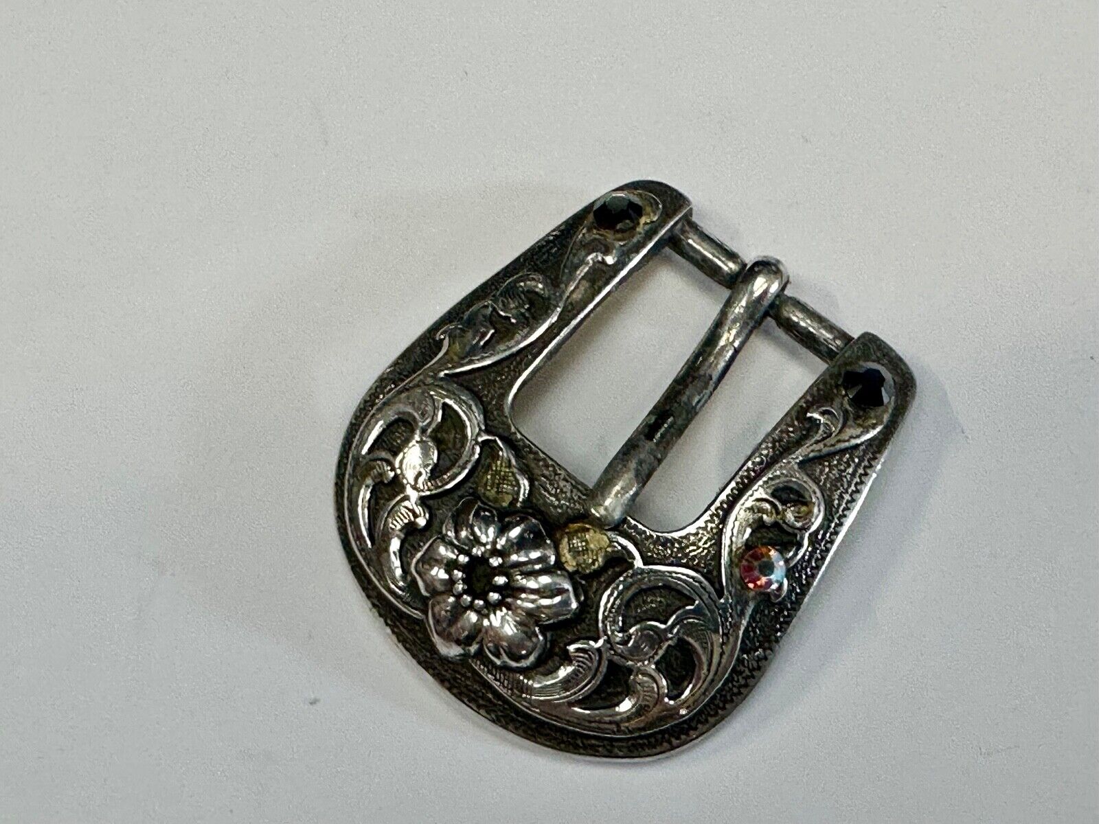 2" wide, silver tone ranger style cowgirls belt buckle