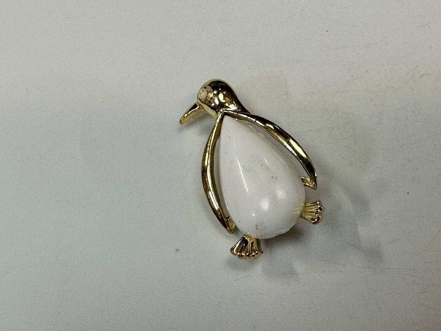 Adorable Penguin Gerrys vintage gold tone white belly brooch pin