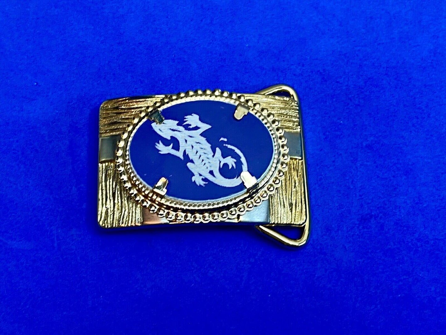 Unique Lizard, Reptile Crocodile As Centerpiece On Gold Tone Belt Buckle 