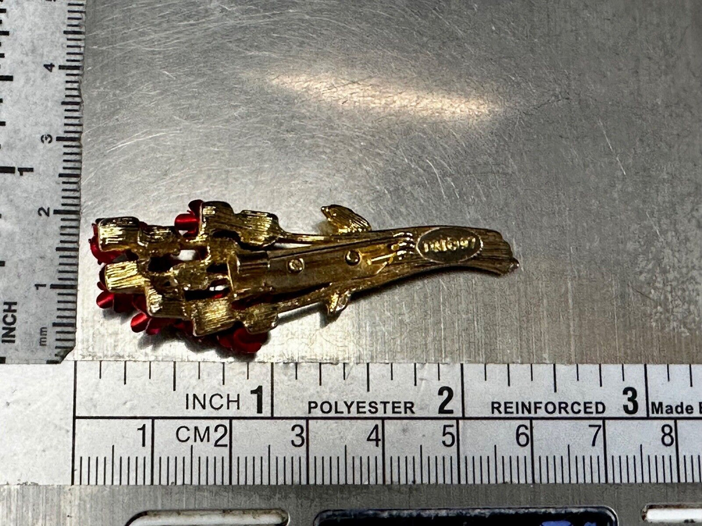 Valentines Day Gift? Red Roses Bouquet Gold Tone Brooch Pin Vintage Signed DM 97