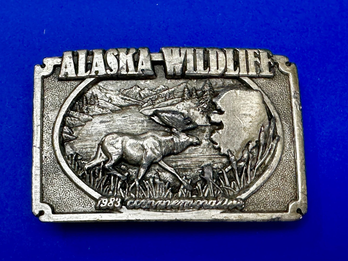 ALASKA WILDLIFE Animal Mountain Scene 1983 Commemorative Siskiyou Belt Buckle
