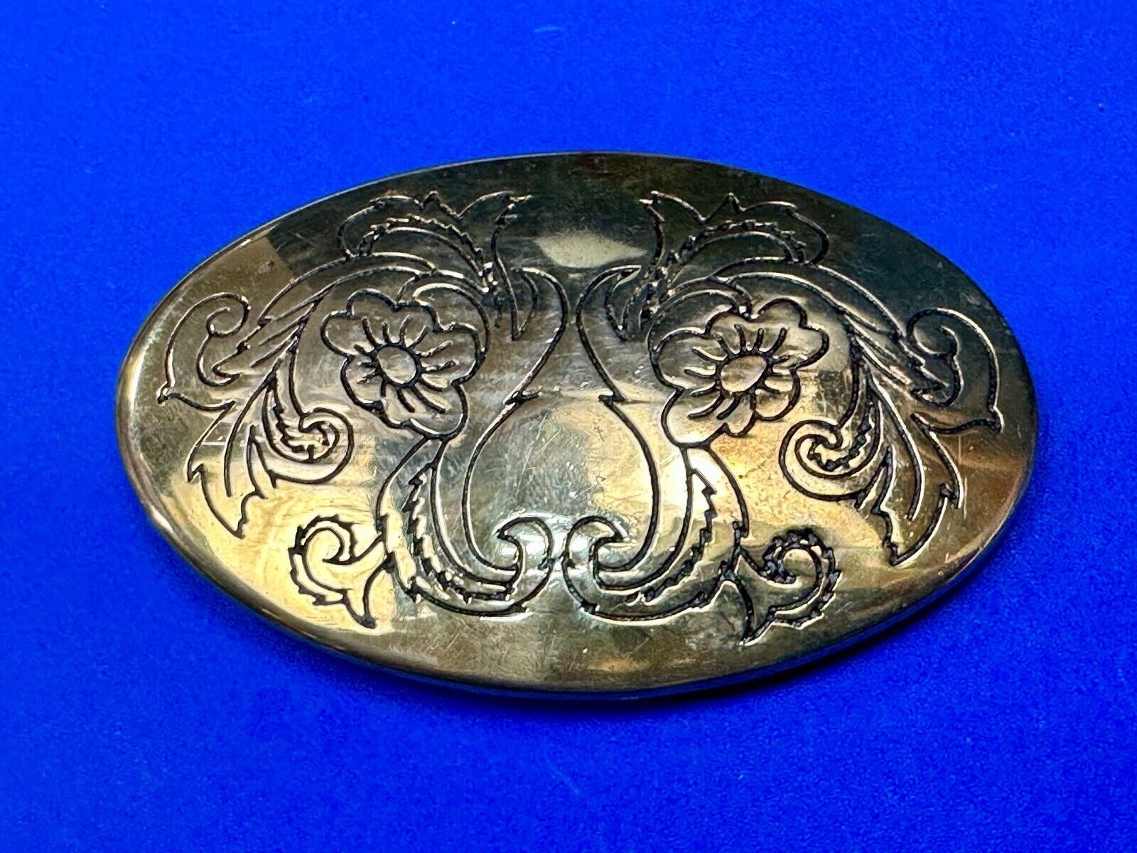 Antique? Engraved flower swirl pattern on gold color oval belt buckle