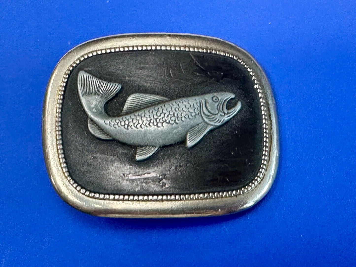 Vintage Curved Fish jumping to lure bait fishing belt buckle - perfect gift!