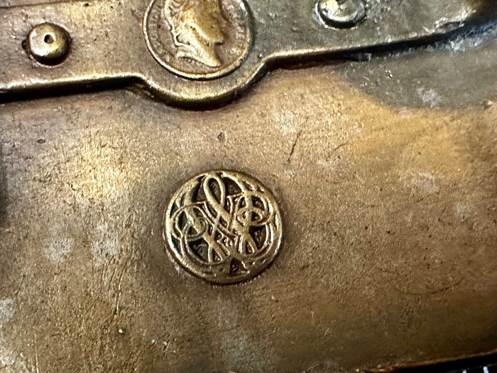 The Hangtown Jerkline Sierra Humps and Saddleback Vintage Bergamot Belt Buckle