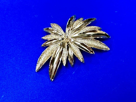 vintage Brushed gold tone starburst floral theme Sarah Coventry brooch pin
