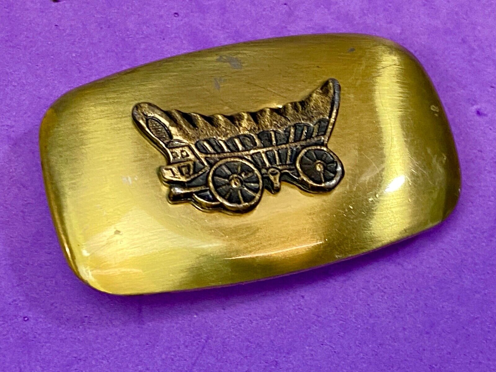 Vintage horse drawncovered wagon moving out west cowboy belt buckle 