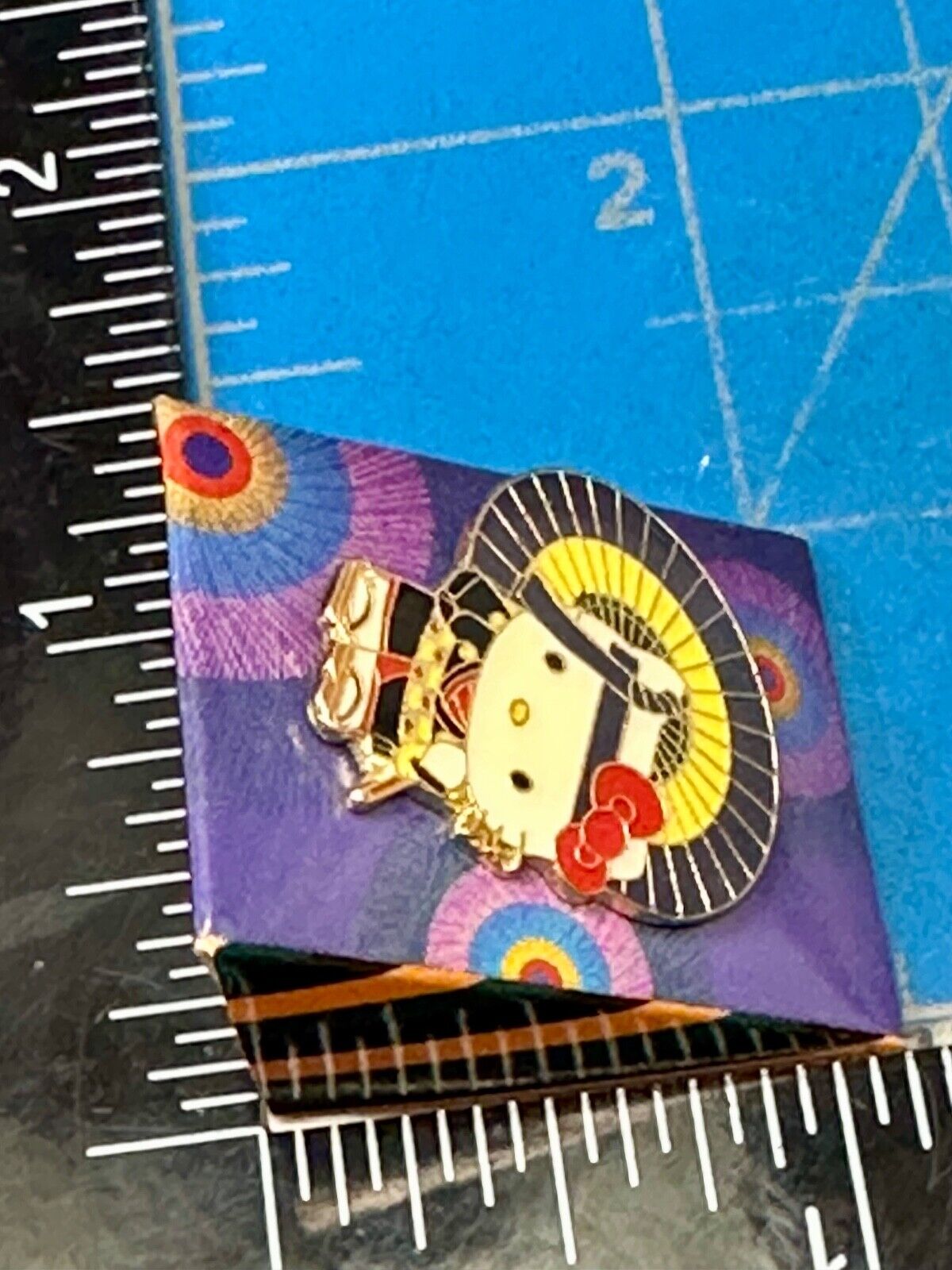 Adorable Hello Kitty W Umbrella Sanrio Family Characters NOS Japan lapel pin