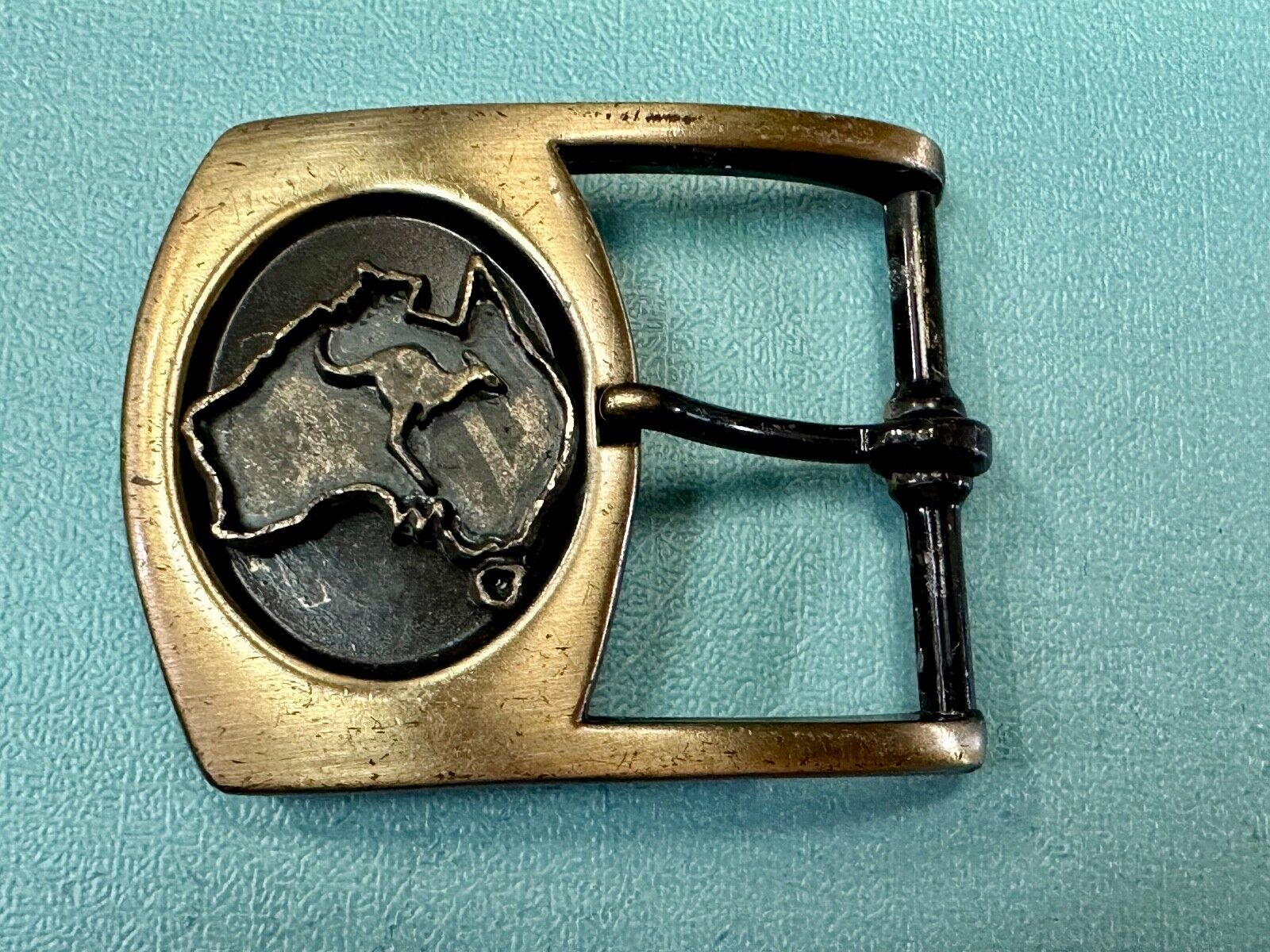 Australia Shape Hopping Kangaroo SMALL replacement brass tone 1" belt buckle