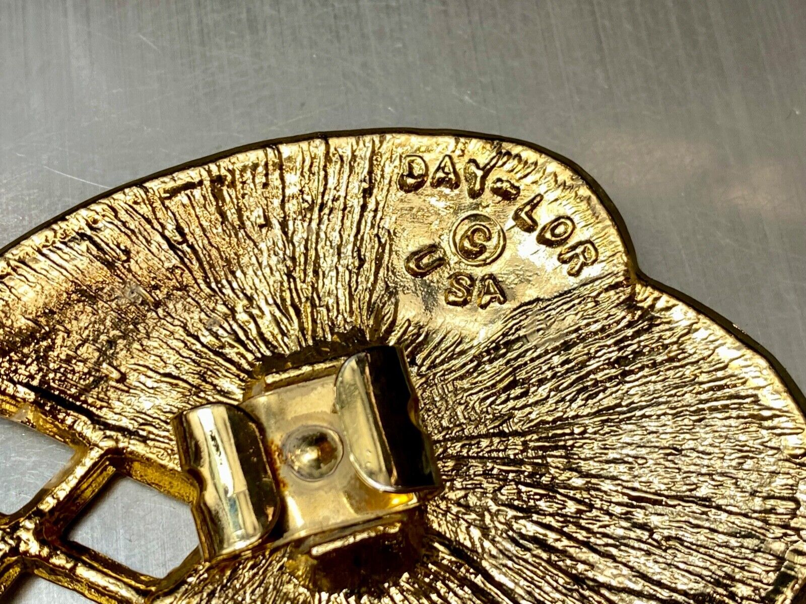 Vintage DayLor Tear Rain Drop style retro gold tone belt clip buckle