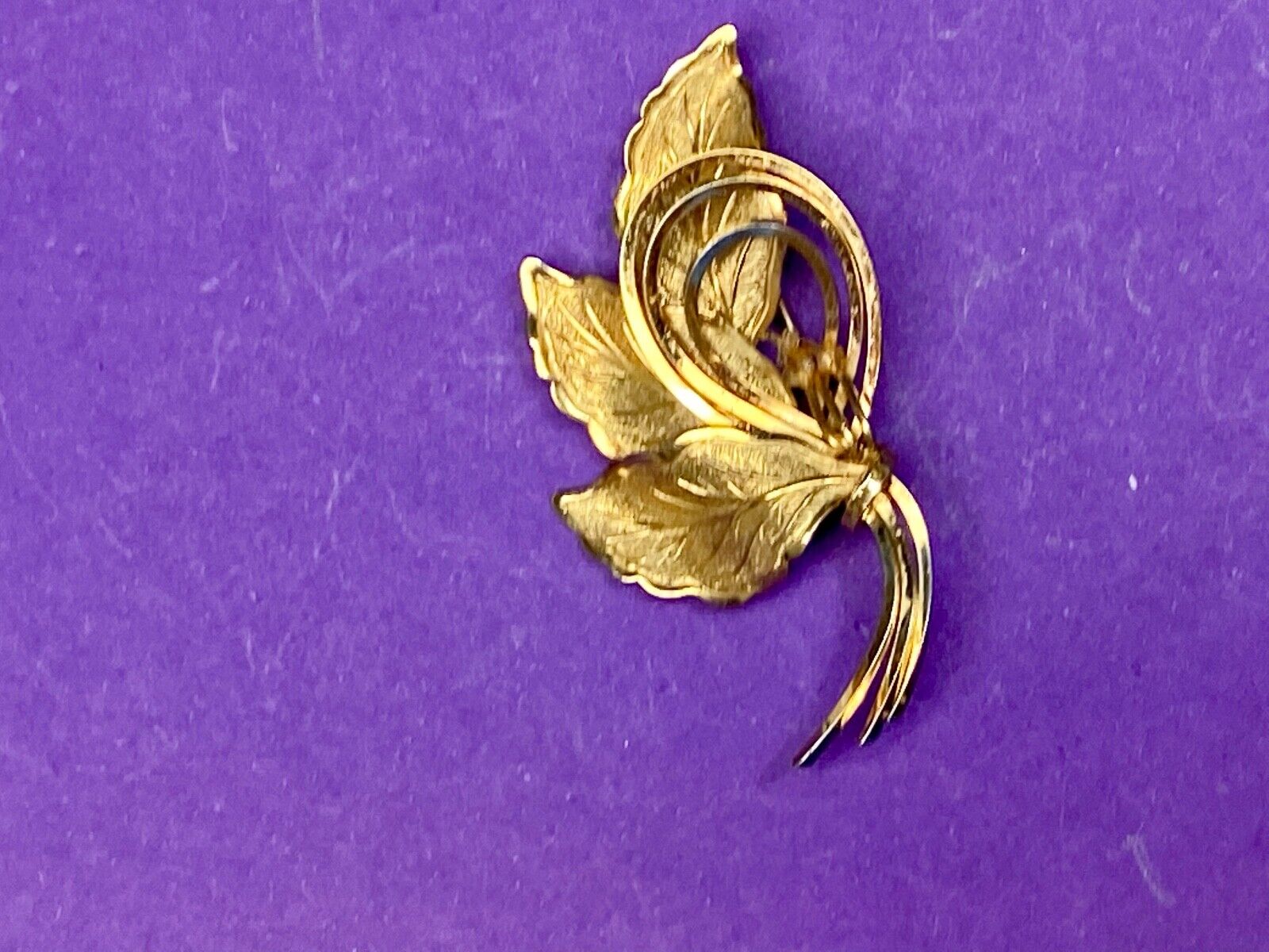 Vintage Etched Three Leaf Jewelry Gold Tone Brooch Pin Signed Turin?