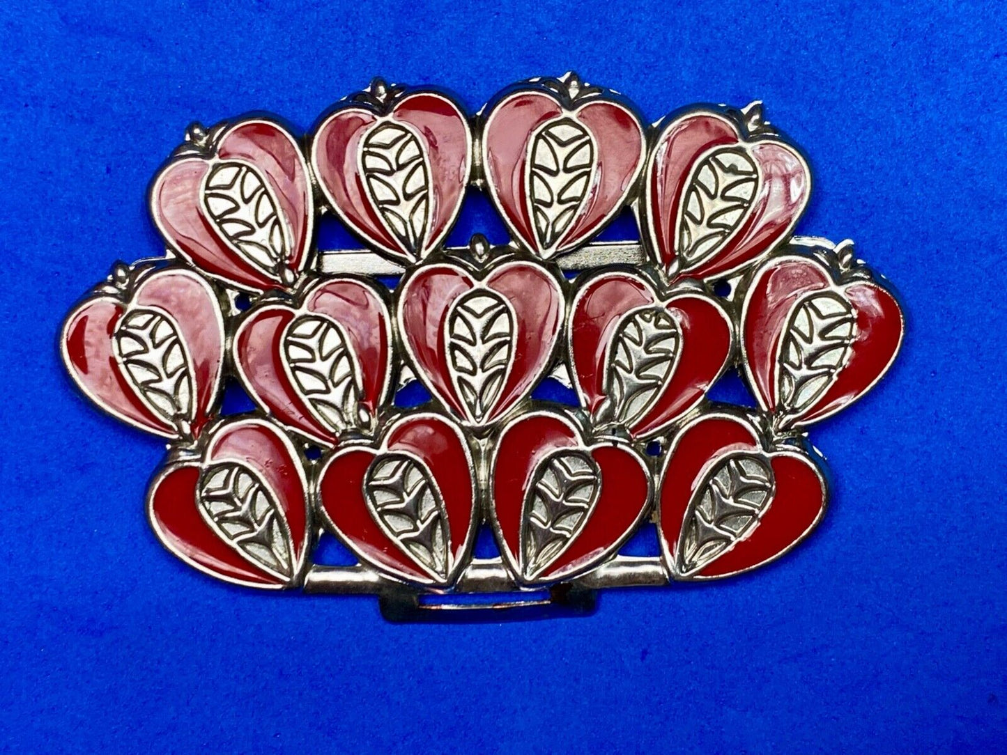 Unknown To Me! Red And Silver Color  Heart Pattern. - Half Of Belt Buckle?