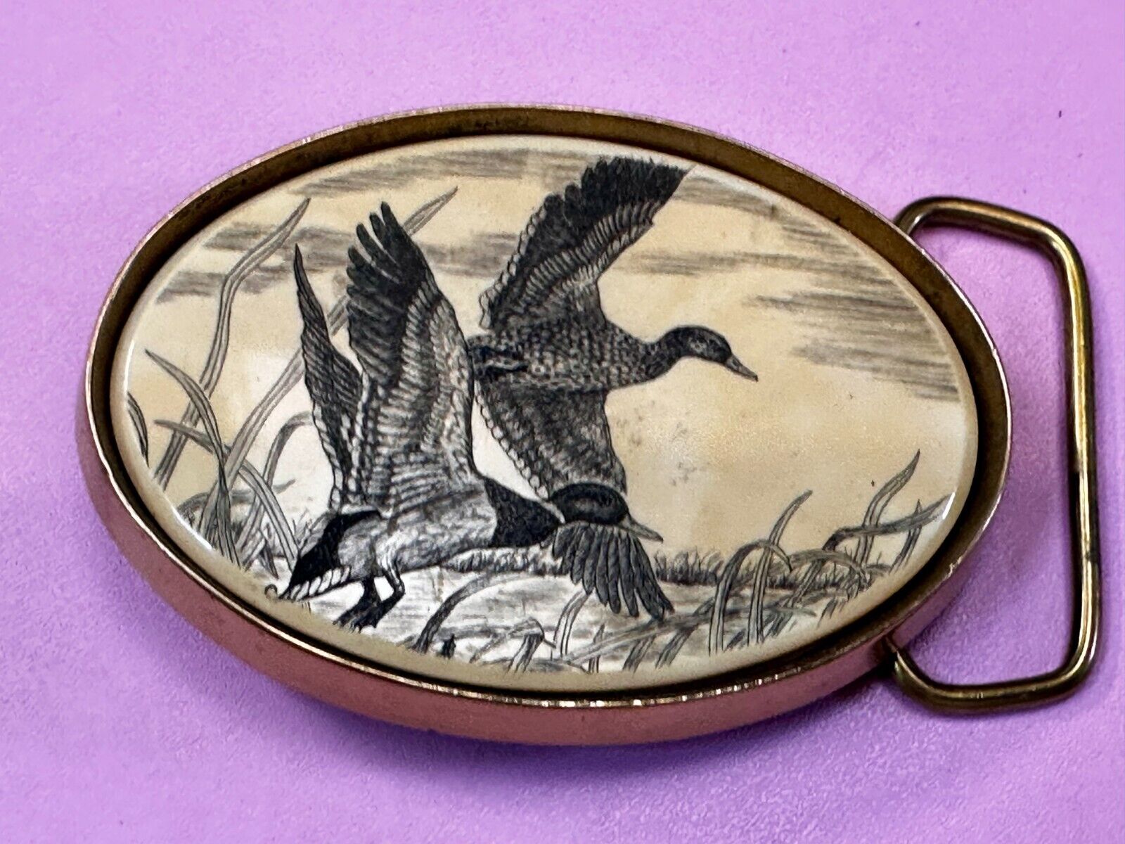 Two Flying Duck Mallards Faux Scrimshaw Solid Brass VTG 1983 Barlow Belt Buckle