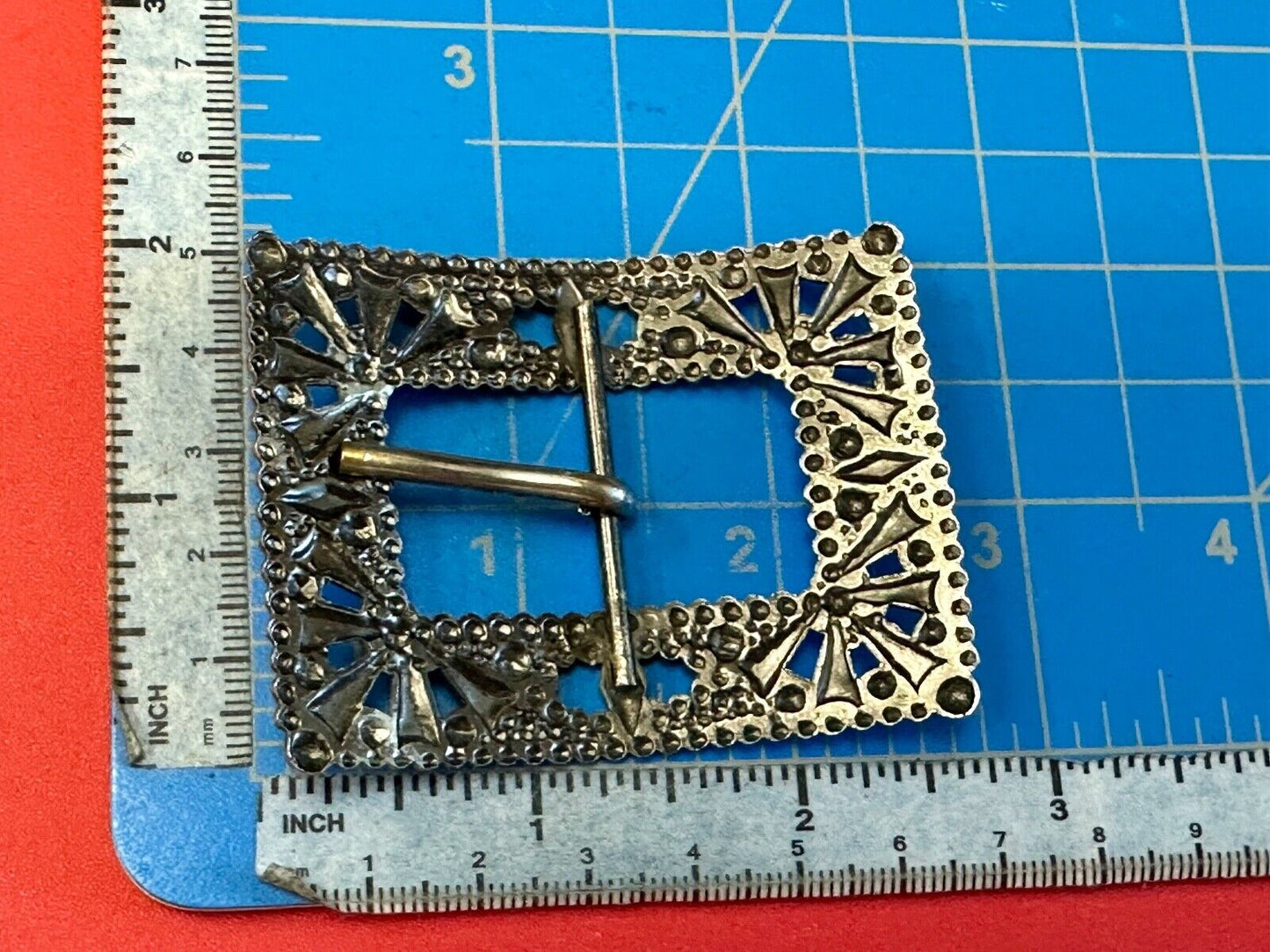 Antique silver color rectangular see through ornate belt buckle