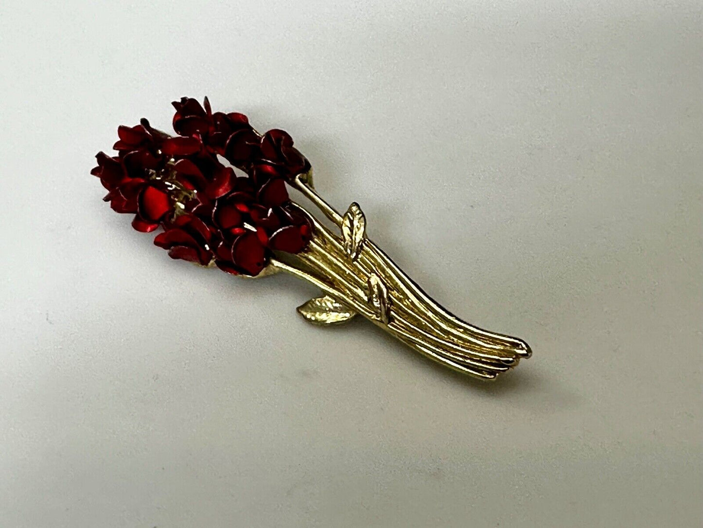 Valentines Gift!  Red Roses Bouquet Gold Tone Brooch Pin Signed DM 97