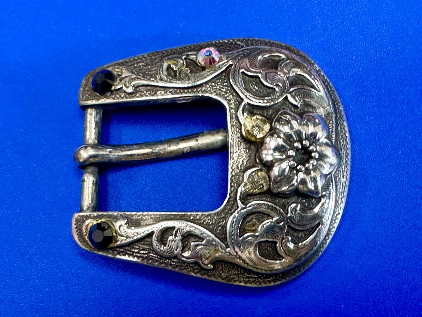 2" wide, silver tone ranger style cowgirls belt buckle