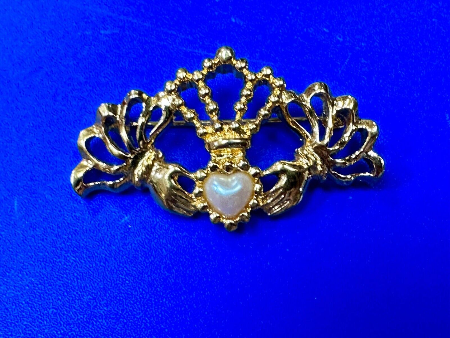 Vintage Avon Goldtone Brooch Pin Claddagh Hands Heart Crown Pearl Heart Bead