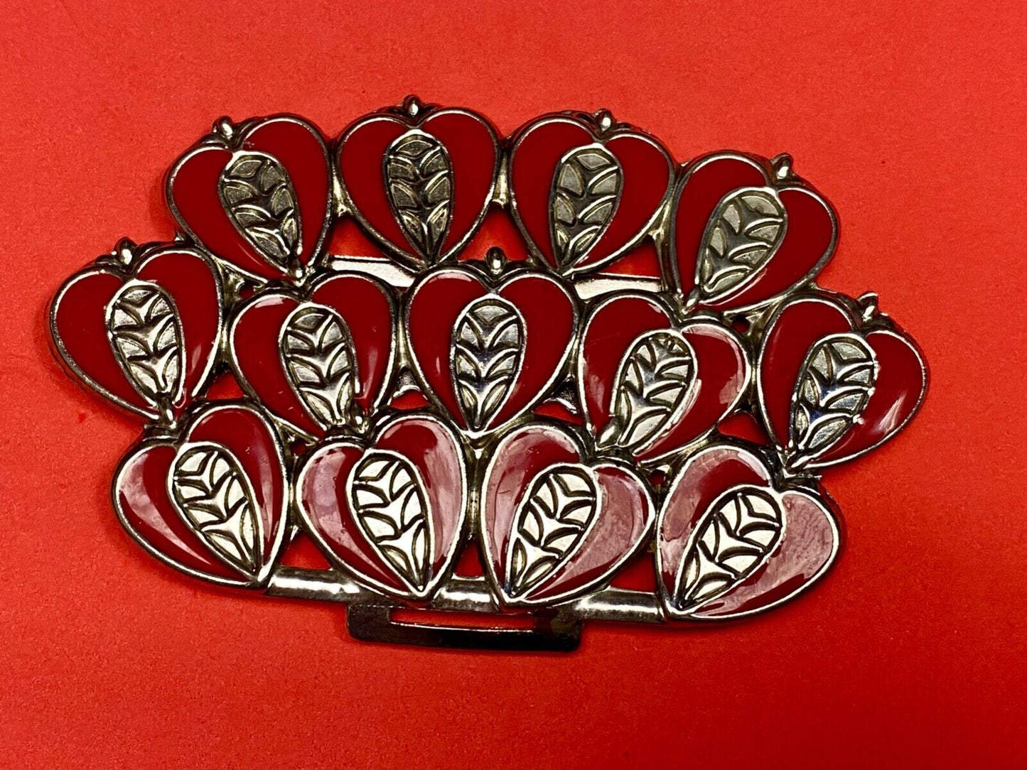 Unknown To Me! Red And Silver Color  Heart Pattern. - Half Of Belt Buckle?