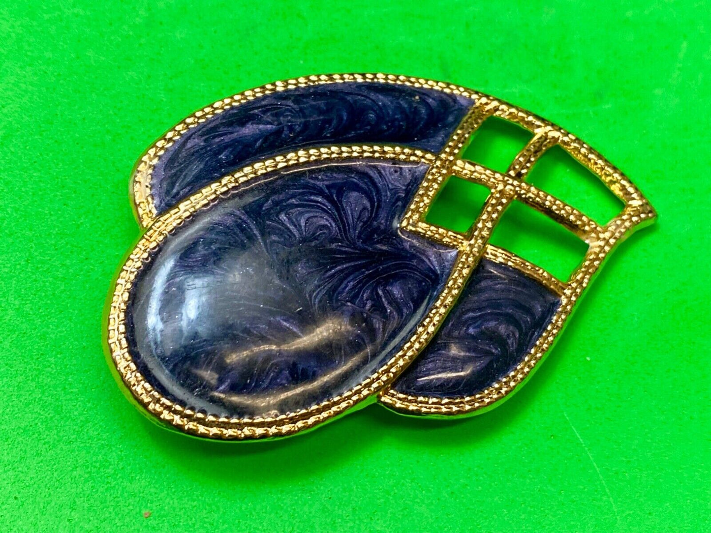 Vintage DayLor Tear Rain Drop style retro gold tone belt clip buckle