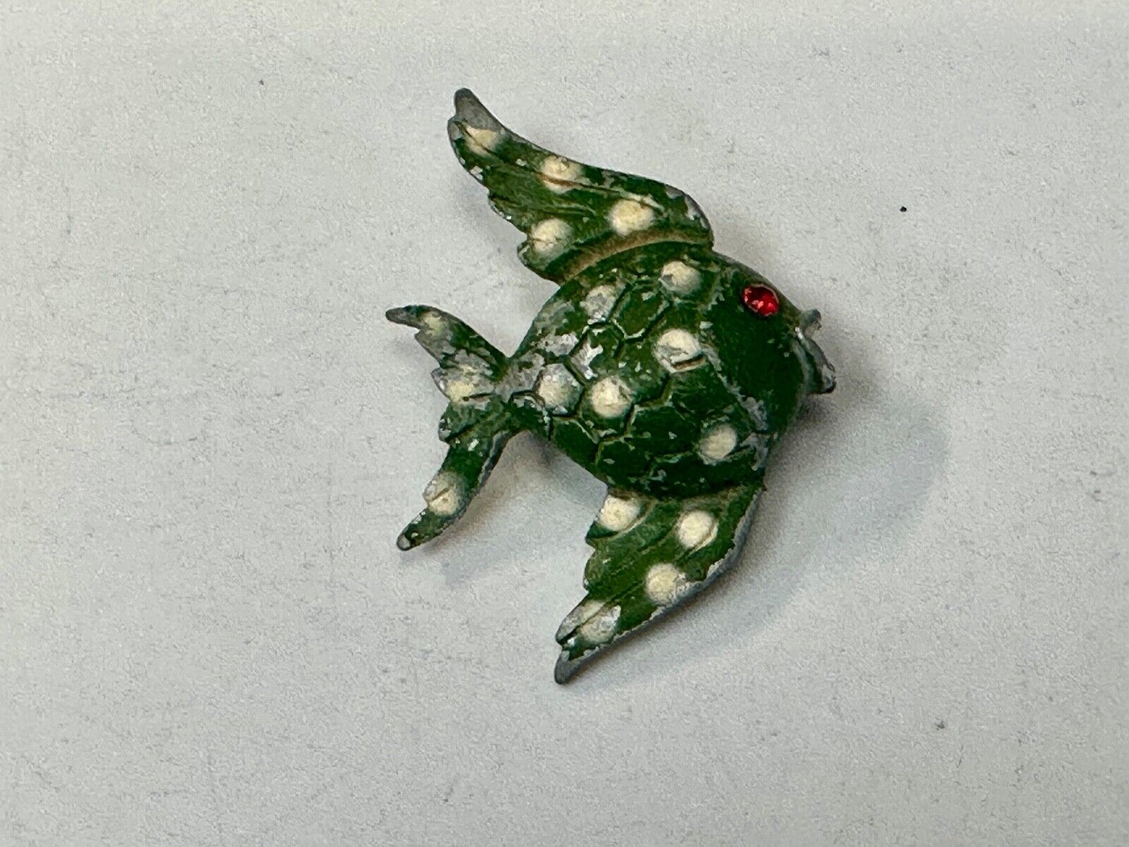 Adorable Green Fish Fish Water Red Rhinestone Eye PIN Brooch - MAMSELLE